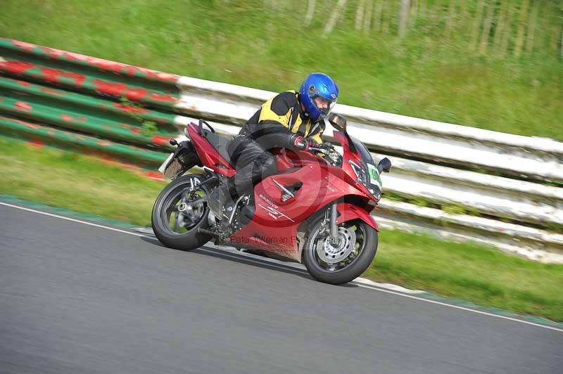 Mallory park Leicestershire;Mallory park photographs;Motorcycle action photographs;classic bikes;event digital images;eventdigitalimages;mallory park;no limits trackday;peter wileman photography;vintage bikes;vintage motorcycles;vmcc festival 1000 bikes