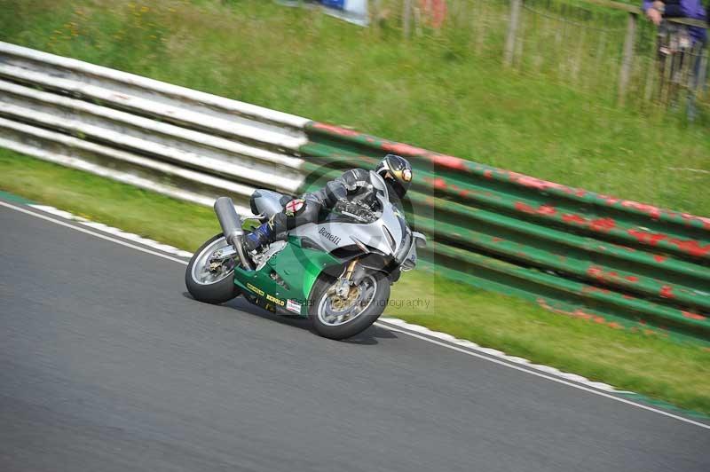 Mallory park Leicestershire;Mallory park photographs;Motorcycle action photographs;classic bikes;event digital images;eventdigitalimages;mallory park;no limits trackday;peter wileman photography;vintage bikes;vintage motorcycles;vmcc festival 1000 bikes