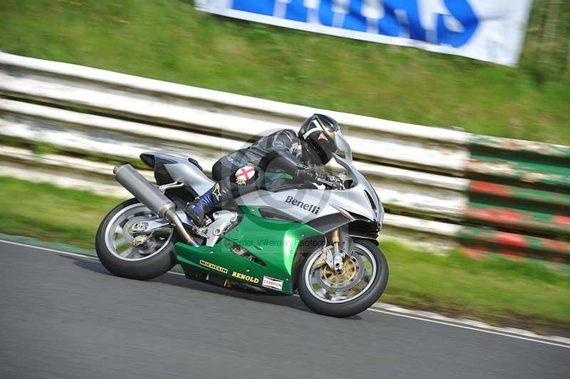 Mallory park Leicestershire;Mallory park photographs;Motorcycle action photographs;classic bikes;event digital images;eventdigitalimages;mallory park;no limits trackday;peter wileman photography;vintage bikes;vintage motorcycles;vmcc festival 1000 bikes