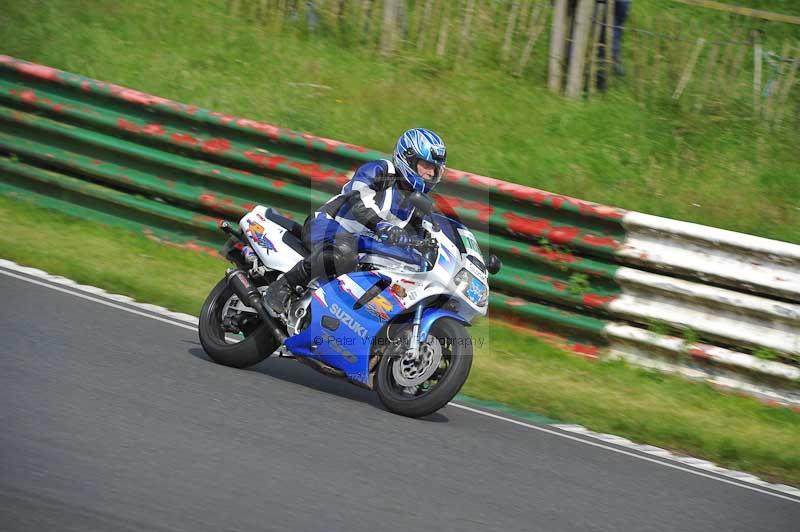 Mallory park Leicestershire;Mallory park photographs;Motorcycle action photographs;classic bikes;event digital images;eventdigitalimages;mallory park;no limits trackday;peter wileman photography;vintage bikes;vintage motorcycles;vmcc festival 1000 bikes