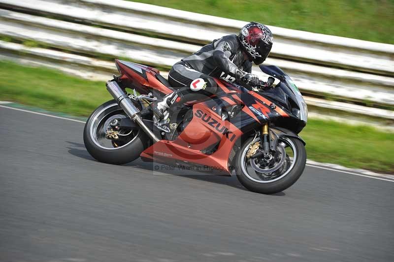 Mallory park Leicestershire;Mallory park photographs;Motorcycle action photographs;classic bikes;event digital images;eventdigitalimages;mallory park;no limits trackday;peter wileman photography;vintage bikes;vintage motorcycles;vmcc festival 1000 bikes