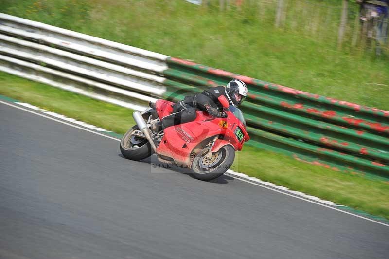 Mallory park Leicestershire;Mallory park photographs;Motorcycle action photographs;classic bikes;event digital images;eventdigitalimages;mallory park;no limits trackday;peter wileman photography;vintage bikes;vintage motorcycles;vmcc festival 1000 bikes
