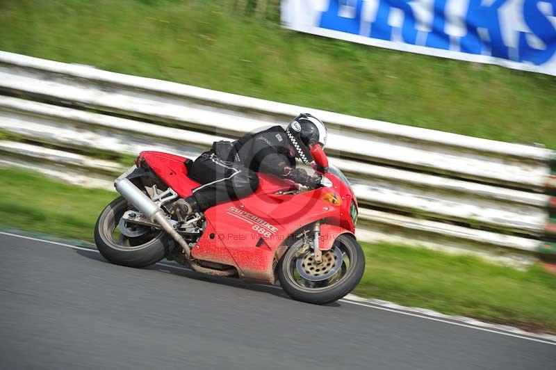 Mallory park Leicestershire;Mallory park photographs;Motorcycle action photographs;classic bikes;event digital images;eventdigitalimages;mallory park;no limits trackday;peter wileman photography;vintage bikes;vintage motorcycles;vmcc festival 1000 bikes