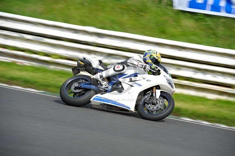 Mallory park Leicestershire;Mallory park photographs;Motorcycle action photographs;classic bikes;event digital images;eventdigitalimages;mallory park;no limits trackday;peter wileman photography;vintage bikes;vintage motorcycles;vmcc festival 1000 bikes