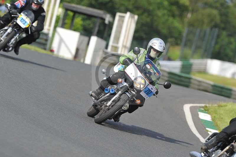 Mallory park Leicestershire;Mallory park photographs;Motorcycle action photographs;classic bikes;event digital images;eventdigitalimages;mallory park;no limits trackday;peter wileman photography;vintage bikes;vintage motorcycles;vmcc festival 1000 bikes