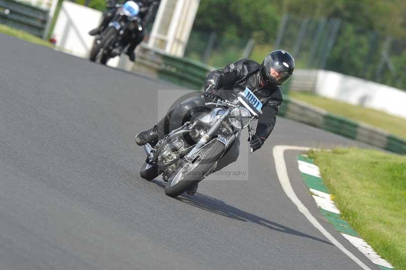 Mallory park Leicestershire;Mallory park photographs;Motorcycle action photographs;classic bikes;event digital images;eventdigitalimages;mallory park;no limits trackday;peter wileman photography;vintage bikes;vintage motorcycles;vmcc festival 1000 bikes