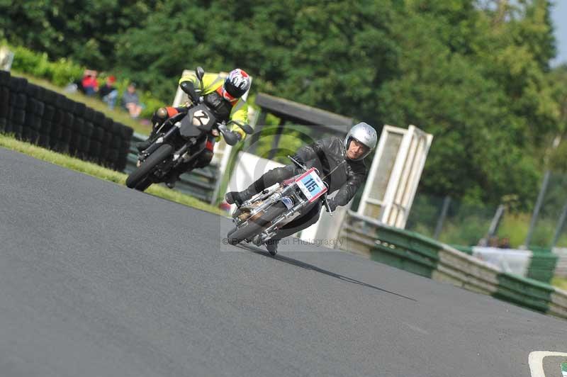 Mallory park Leicestershire;Mallory park photographs;Motorcycle action photographs;classic bikes;event digital images;eventdigitalimages;mallory park;no limits trackday;peter wileman photography;vintage bikes;vintage motorcycles;vmcc festival 1000 bikes