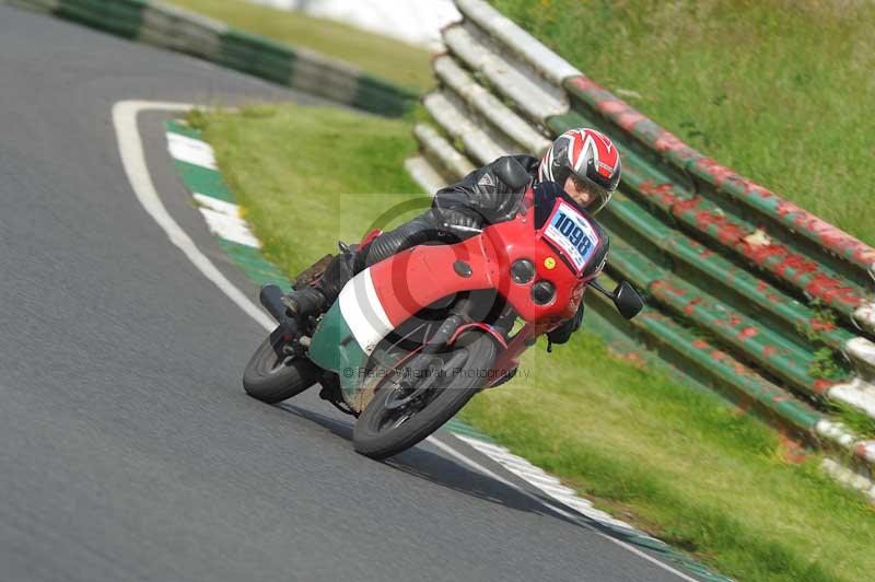 Mallory park Leicestershire;Mallory park photographs;Motorcycle action photographs;classic bikes;event digital images;eventdigitalimages;mallory park;no limits trackday;peter wileman photography;vintage bikes;vintage motorcycles;vmcc festival 1000 bikes