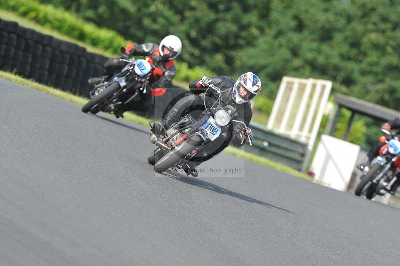 Mallory park Leicestershire;Mallory park photographs;Motorcycle action photographs;classic bikes;event digital images;eventdigitalimages;mallory park;no limits trackday;peter wileman photography;vintage bikes;vintage motorcycles;vmcc festival 1000 bikes