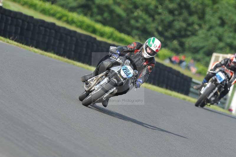 Mallory park Leicestershire;Mallory park photographs;Motorcycle action photographs;classic bikes;event digital images;eventdigitalimages;mallory park;no limits trackday;peter wileman photography;vintage bikes;vintage motorcycles;vmcc festival 1000 bikes