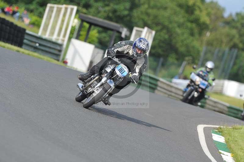 Mallory park Leicestershire;Mallory park photographs;Motorcycle action photographs;classic bikes;event digital images;eventdigitalimages;mallory park;no limits trackday;peter wileman photography;vintage bikes;vintage motorcycles;vmcc festival 1000 bikes