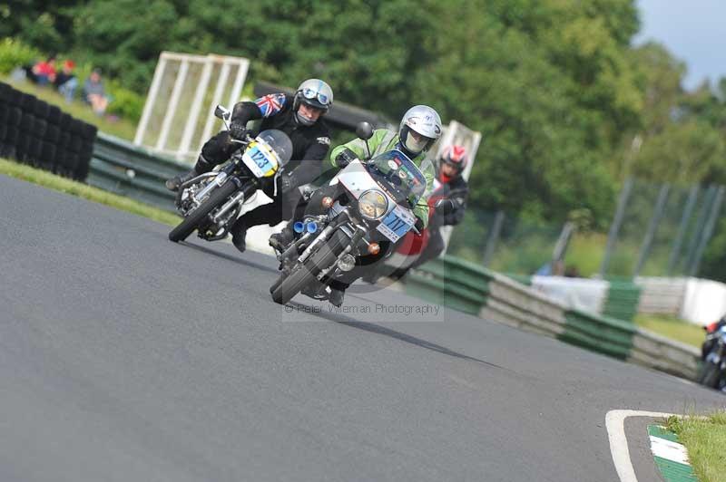 Mallory park Leicestershire;Mallory park photographs;Motorcycle action photographs;classic bikes;event digital images;eventdigitalimages;mallory park;no limits trackday;peter wileman photography;vintage bikes;vintage motorcycles;vmcc festival 1000 bikes