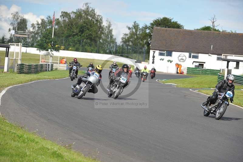 Mallory park Leicestershire;Mallory park photographs;Motorcycle action photographs;classic bikes;event digital images;eventdigitalimages;mallory park;no limits trackday;peter wileman photography;vintage bikes;vintage motorcycles;vmcc festival 1000 bikes