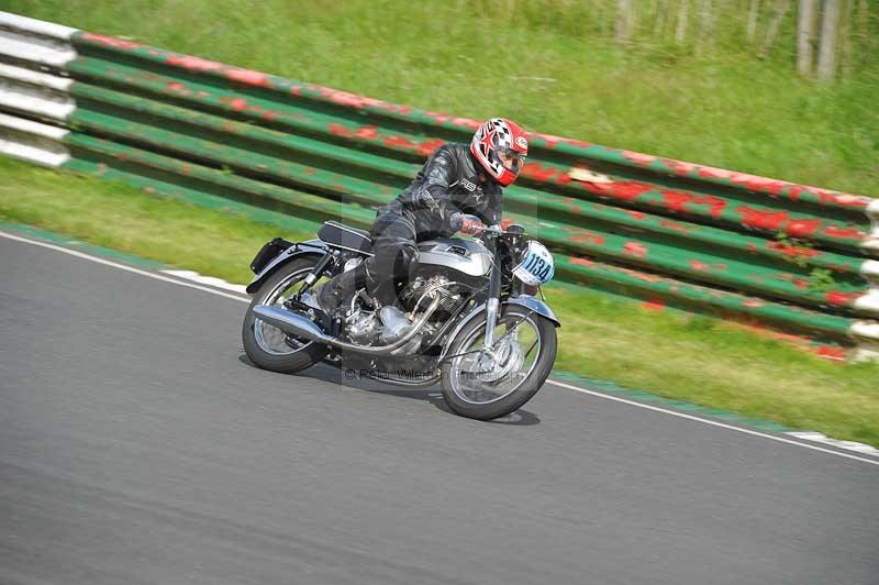Mallory park Leicestershire;Mallory park photographs;Motorcycle action photographs;classic bikes;event digital images;eventdigitalimages;mallory park;no limits trackday;peter wileman photography;vintage bikes;vintage motorcycles;vmcc festival 1000 bikes