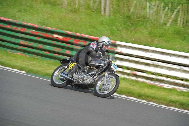 Mallory park Leicestershire;Mallory park photographs;Motorcycle action photographs;classic bikes;event digital images;eventdigitalimages;mallory park;no limits trackday;peter wileman photography;vintage bikes;vintage motorcycles;vmcc festival 1000 bikes