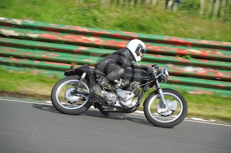 Mallory park Leicestershire;Mallory park photographs;Motorcycle action photographs;classic bikes;event digital images;eventdigitalimages;mallory park;no limits trackday;peter wileman photography;vintage bikes;vintage motorcycles;vmcc festival 1000 bikes