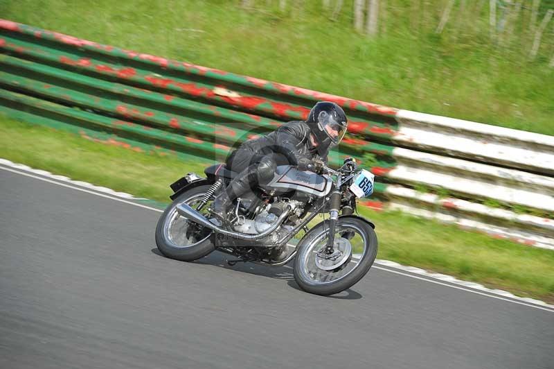 Mallory park Leicestershire;Mallory park photographs;Motorcycle action photographs;classic bikes;event digital images;eventdigitalimages;mallory park;no limits trackday;peter wileman photography;vintage bikes;vintage motorcycles;vmcc festival 1000 bikes