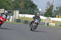 Mallory-park-Leicestershire;Mallory-park-photographs;Motorcycle-action-photographs;classic-bikes;event-digital-images;eventdigitalimages;mallory-park;no-limits-trackday;peter-wileman-photography;vintage-bikes;vintage-motorcycles;vmcc-festival-1000-bikes