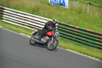 Mallory-park-Leicestershire;Mallory-park-photographs;Motorcycle-action-photographs;classic-bikes;event-digital-images;eventdigitalimages;mallory-park;no-limits-trackday;peter-wileman-photography;vintage-bikes;vintage-motorcycles;vmcc-festival-1000-bikes