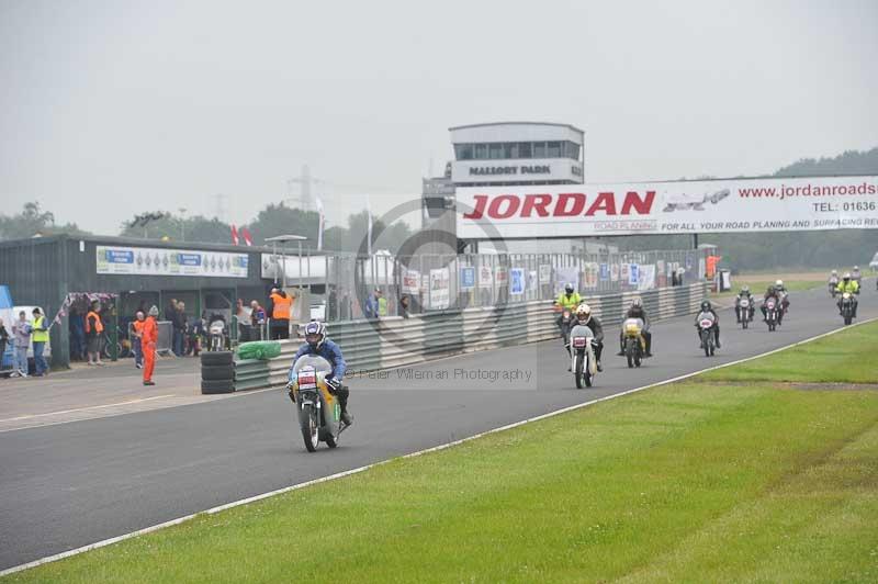 Mallory park Leicestershire;Mallory park photographs;Motorcycle action photographs;classic bikes;event digital images;eventdigitalimages;mallory park;no limits trackday;peter wileman photography;vintage bikes;vintage motorcycles;vmcc festival 1000 bikes