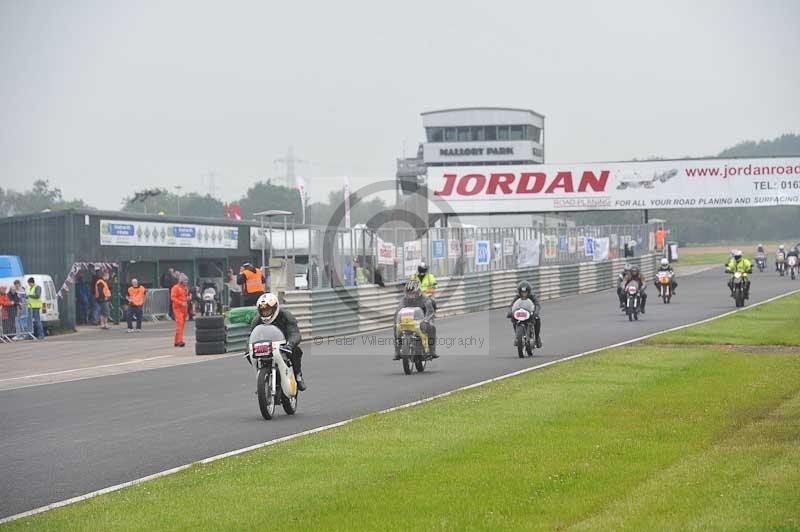 Mallory park Leicestershire;Mallory park photographs;Motorcycle action photographs;classic bikes;event digital images;eventdigitalimages;mallory park;no limits trackday;peter wileman photography;vintage bikes;vintage motorcycles;vmcc festival 1000 bikes