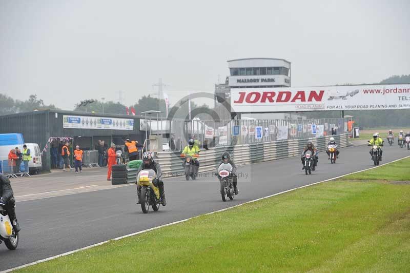 Mallory park Leicestershire;Mallory park photographs;Motorcycle action photographs;classic bikes;event digital images;eventdigitalimages;mallory park;no limits trackday;peter wileman photography;vintage bikes;vintage motorcycles;vmcc festival 1000 bikes