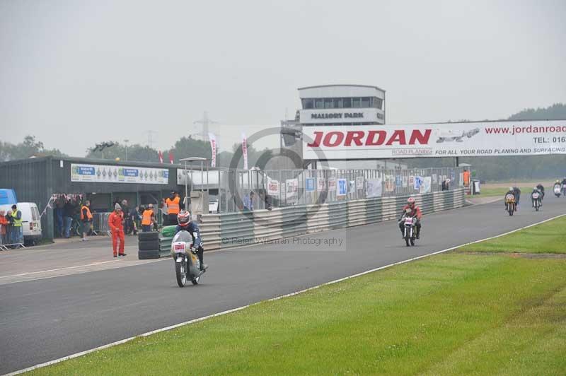 Mallory park Leicestershire;Mallory park photographs;Motorcycle action photographs;classic bikes;event digital images;eventdigitalimages;mallory park;no limits trackday;peter wileman photography;vintage bikes;vintage motorcycles;vmcc festival 1000 bikes