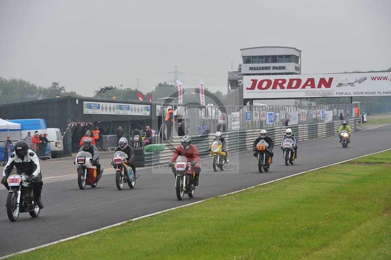 Mallory park Leicestershire;Mallory park photographs;Motorcycle action photographs;classic bikes;event digital images;eventdigitalimages;mallory park;no limits trackday;peter wileman photography;vintage bikes;vintage motorcycles;vmcc festival 1000 bikes