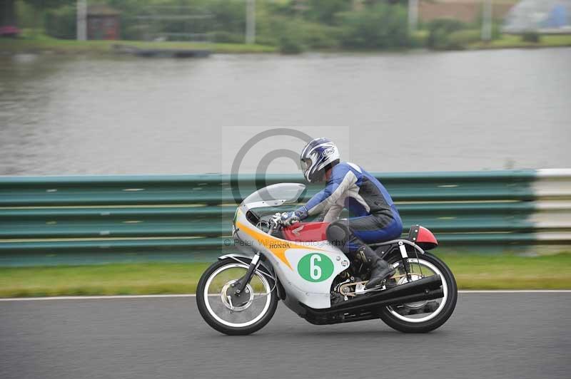 Mallory park Leicestershire;Mallory park photographs;Motorcycle action photographs;classic bikes;event digital images;eventdigitalimages;mallory park;no limits trackday;peter wileman photography;vintage bikes;vintage motorcycles;vmcc festival 1000 bikes