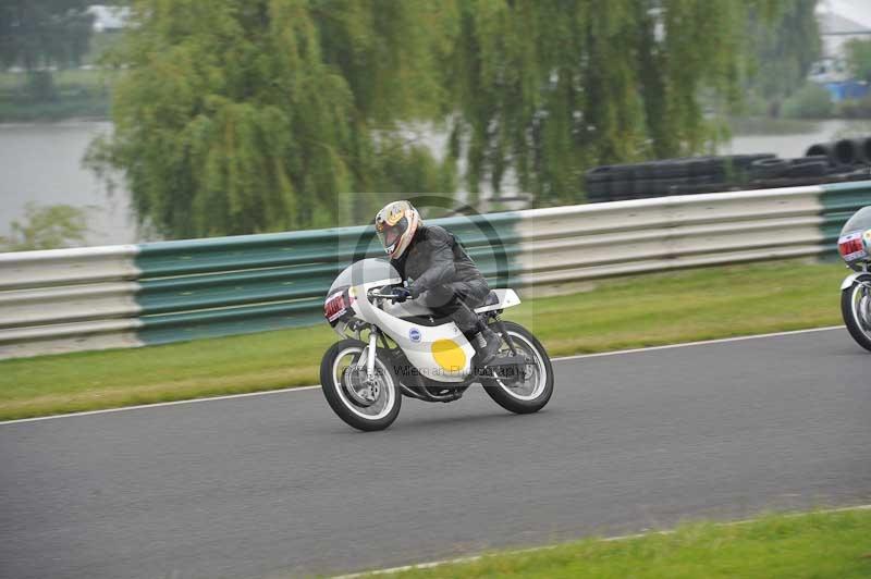 Mallory park Leicestershire;Mallory park photographs;Motorcycle action photographs;classic bikes;event digital images;eventdigitalimages;mallory park;no limits trackday;peter wileman photography;vintage bikes;vintage motorcycles;vmcc festival 1000 bikes