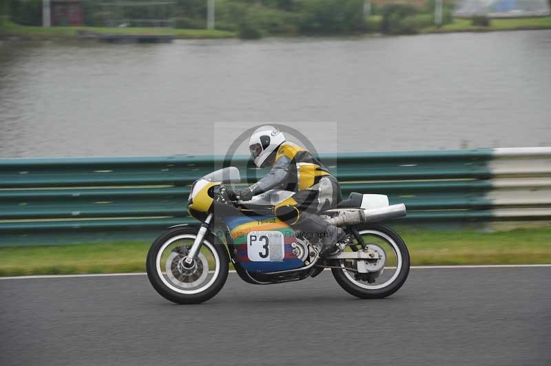 Mallory park Leicestershire;Mallory park photographs;Motorcycle action photographs;classic bikes;event digital images;eventdigitalimages;mallory park;no limits trackday;peter wileman photography;vintage bikes;vintage motorcycles;vmcc festival 1000 bikes