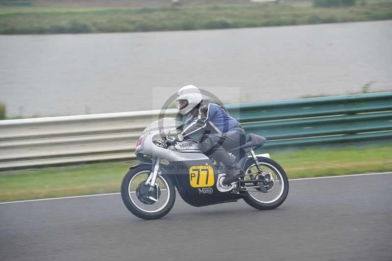 Mallory park Leicestershire;Mallory park photographs;Motorcycle action photographs;classic bikes;event digital images;eventdigitalimages;mallory park;no limits trackday;peter wileman photography;vintage bikes;vintage motorcycles;vmcc festival 1000 bikes
