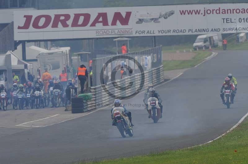Mallory park Leicestershire;Mallory park photographs;Motorcycle action photographs;classic bikes;event digital images;eventdigitalimages;mallory park;no limits trackday;peter wileman photography;vintage bikes;vintage motorcycles;vmcc festival 1000 bikes