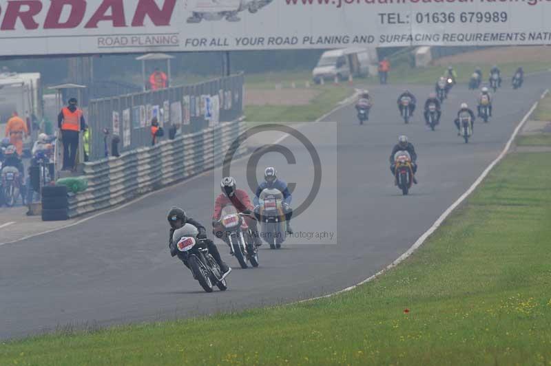 Mallory park Leicestershire;Mallory park photographs;Motorcycle action photographs;classic bikes;event digital images;eventdigitalimages;mallory park;no limits trackday;peter wileman photography;vintage bikes;vintage motorcycles;vmcc festival 1000 bikes