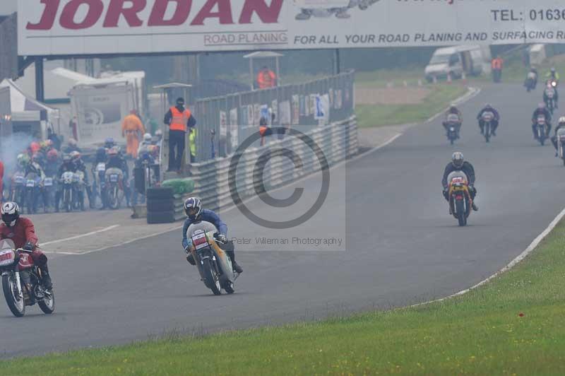 Mallory park Leicestershire;Mallory park photographs;Motorcycle action photographs;classic bikes;event digital images;eventdigitalimages;mallory park;no limits trackday;peter wileman photography;vintage bikes;vintage motorcycles;vmcc festival 1000 bikes