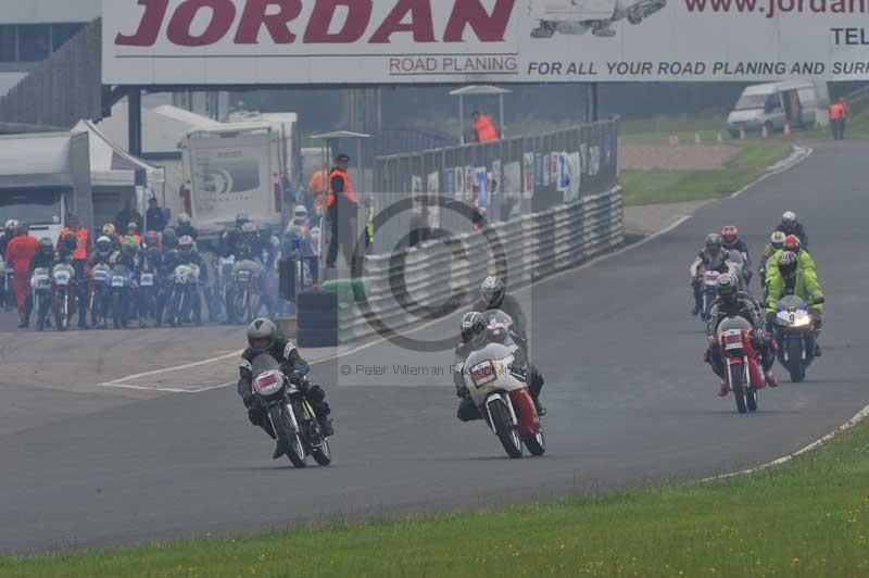 Mallory park Leicestershire;Mallory park photographs;Motorcycle action photographs;classic bikes;event digital images;eventdigitalimages;mallory park;no limits trackday;peter wileman photography;vintage bikes;vintage motorcycles;vmcc festival 1000 bikes