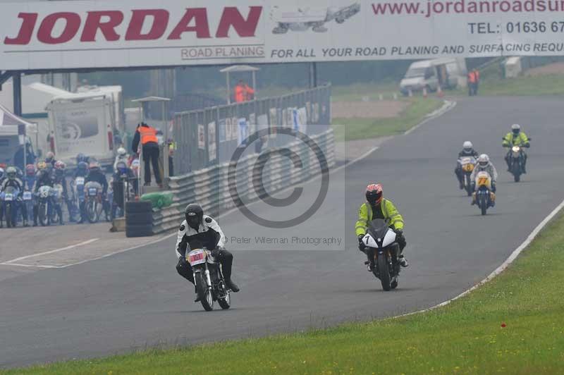 Mallory park Leicestershire;Mallory park photographs;Motorcycle action photographs;classic bikes;event digital images;eventdigitalimages;mallory park;no limits trackday;peter wileman photography;vintage bikes;vintage motorcycles;vmcc festival 1000 bikes