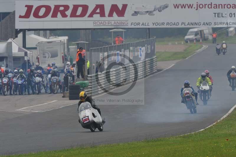 Mallory park Leicestershire;Mallory park photographs;Motorcycle action photographs;classic bikes;event digital images;eventdigitalimages;mallory park;no limits trackday;peter wileman photography;vintage bikes;vintage motorcycles;vmcc festival 1000 bikes