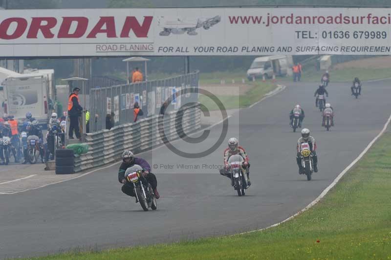 Mallory park Leicestershire;Mallory park photographs;Motorcycle action photographs;classic bikes;event digital images;eventdigitalimages;mallory park;no limits trackday;peter wileman photography;vintage bikes;vintage motorcycles;vmcc festival 1000 bikes