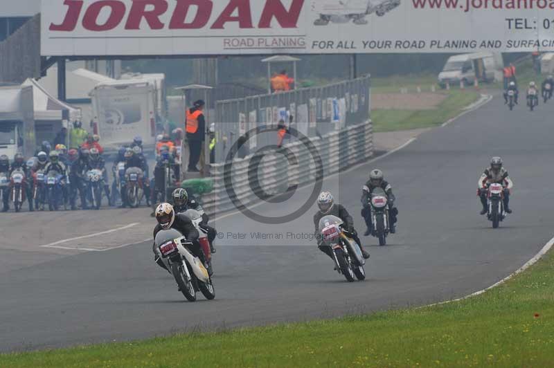 Mallory park Leicestershire;Mallory park photographs;Motorcycle action photographs;classic bikes;event digital images;eventdigitalimages;mallory park;no limits trackday;peter wileman photography;vintage bikes;vintage motorcycles;vmcc festival 1000 bikes
