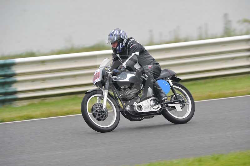 Mallory park Leicestershire;Mallory park photographs;Motorcycle action photographs;classic bikes;event digital images;eventdigitalimages;mallory park;no limits trackday;peter wileman photography;vintage bikes;vintage motorcycles;vmcc festival 1000 bikes