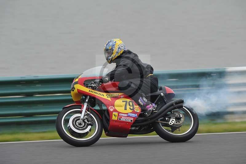 Mallory park Leicestershire;Mallory park photographs;Motorcycle action photographs;classic bikes;event digital images;eventdigitalimages;mallory park;no limits trackday;peter wileman photography;vintage bikes;vintage motorcycles;vmcc festival 1000 bikes