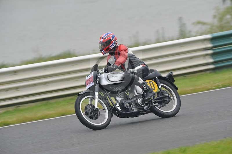 Mallory park Leicestershire;Mallory park photographs;Motorcycle action photographs;classic bikes;event digital images;eventdigitalimages;mallory park;no limits trackday;peter wileman photography;vintage bikes;vintage motorcycles;vmcc festival 1000 bikes