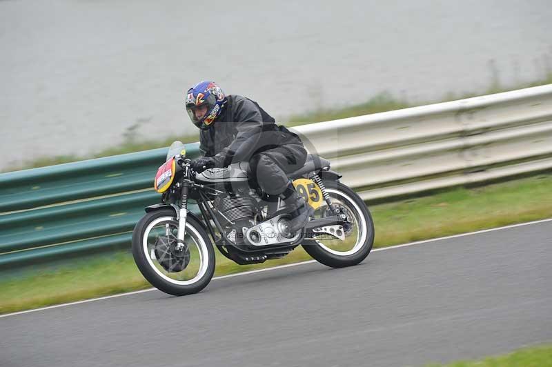 Mallory park Leicestershire;Mallory park photographs;Motorcycle action photographs;classic bikes;event digital images;eventdigitalimages;mallory park;no limits trackday;peter wileman photography;vintage bikes;vintage motorcycles;vmcc festival 1000 bikes