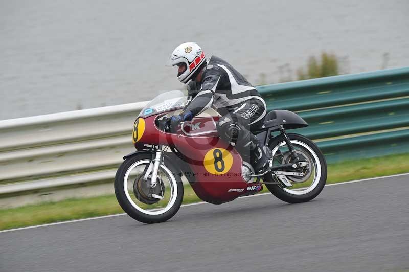 Mallory park Leicestershire;Mallory park photographs;Motorcycle action photographs;classic bikes;event digital images;eventdigitalimages;mallory park;no limits trackday;peter wileman photography;vintage bikes;vintage motorcycles;vmcc festival 1000 bikes