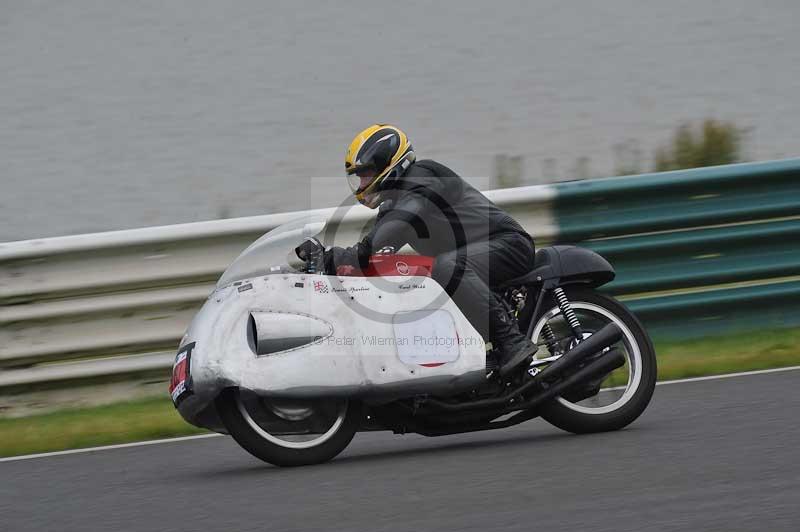 Mallory park Leicestershire;Mallory park photographs;Motorcycle action photographs;classic bikes;event digital images;eventdigitalimages;mallory park;no limits trackday;peter wileman photography;vintage bikes;vintage motorcycles;vmcc festival 1000 bikes