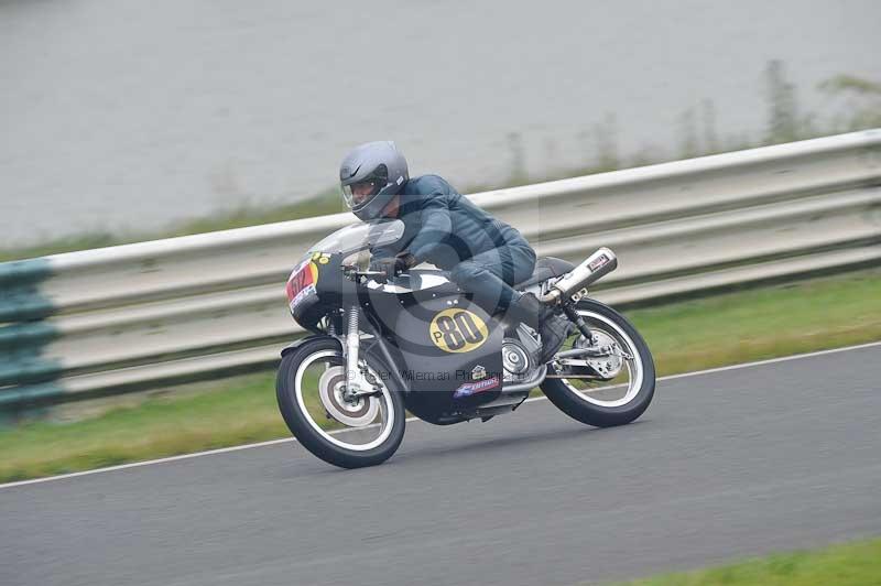 Mallory park Leicestershire;Mallory park photographs;Motorcycle action photographs;classic bikes;event digital images;eventdigitalimages;mallory park;no limits trackday;peter wileman photography;vintage bikes;vintage motorcycles;vmcc festival 1000 bikes