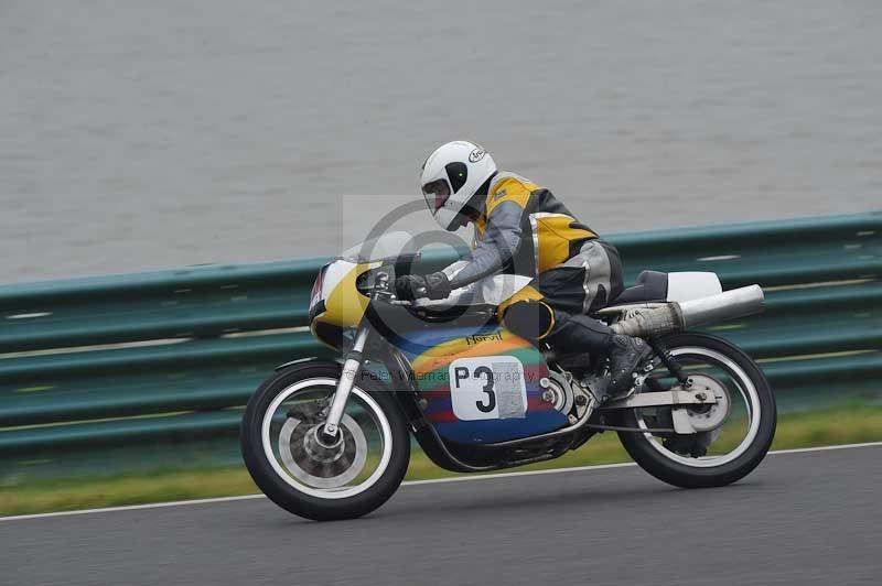 Mallory park Leicestershire;Mallory park photographs;Motorcycle action photographs;classic bikes;event digital images;eventdigitalimages;mallory park;no limits trackday;peter wileman photography;vintage bikes;vintage motorcycles;vmcc festival 1000 bikes