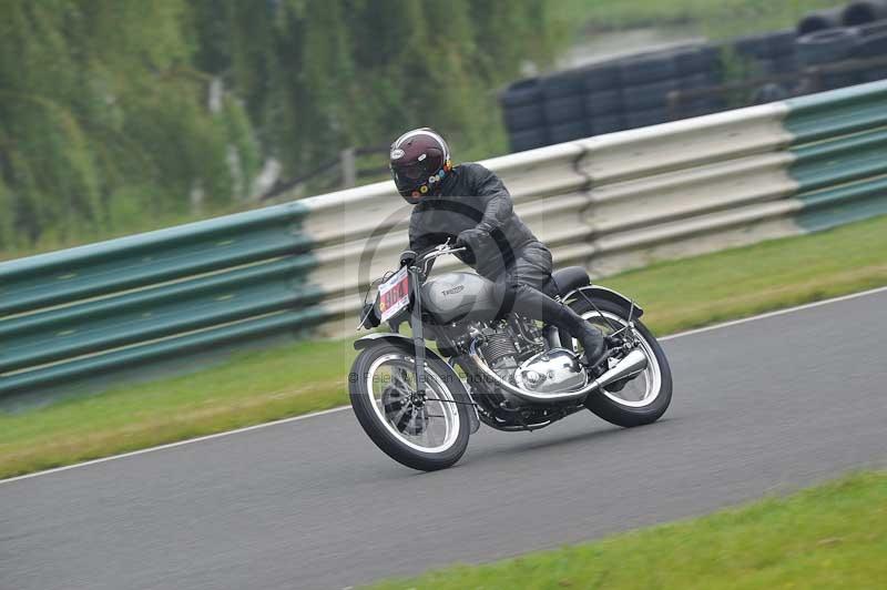 Mallory park Leicestershire;Mallory park photographs;Motorcycle action photographs;classic bikes;event digital images;eventdigitalimages;mallory park;no limits trackday;peter wileman photography;vintage bikes;vintage motorcycles;vmcc festival 1000 bikes