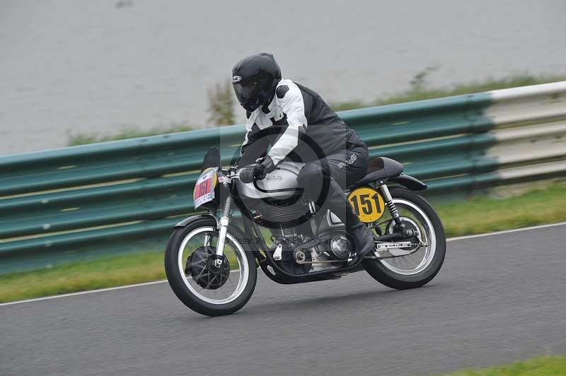 Mallory park Leicestershire;Mallory park photographs;Motorcycle action photographs;classic bikes;event digital images;eventdigitalimages;mallory park;no limits trackday;peter wileman photography;vintage bikes;vintage motorcycles;vmcc festival 1000 bikes